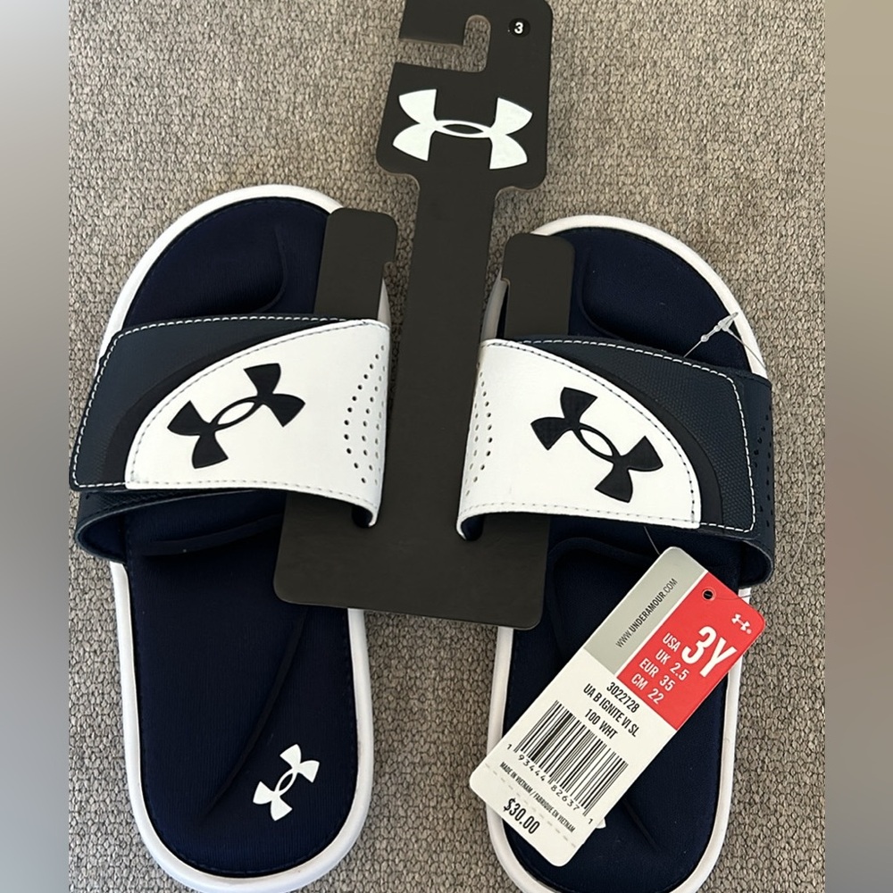 NWT Under armour 3Y